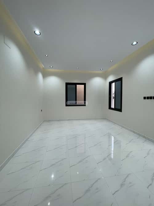 فيلا 300 متر مربع شرقية على شارع 20م التضامن، خميس مشيط