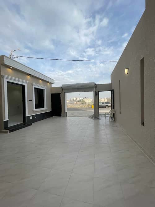 فيلا 300 متر مربع شرقية على شارع 20م التضامن، خميس مشيط