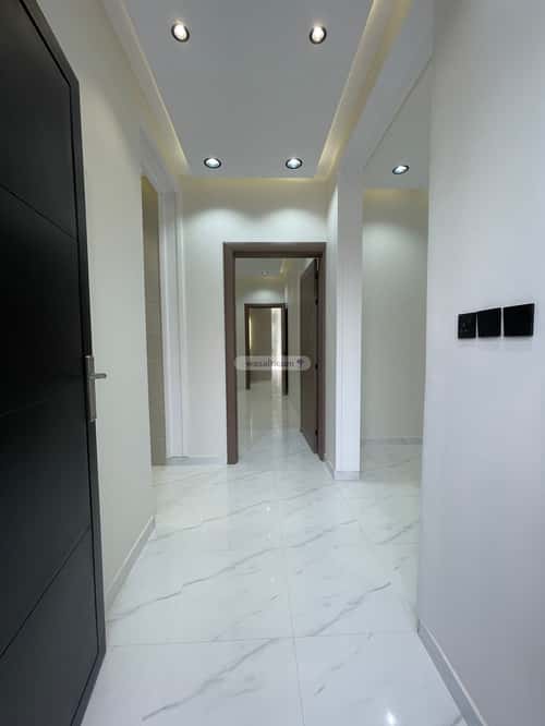 فيلا 300 متر مربع شرقية على شارع 20م التضامن، خميس مشيط