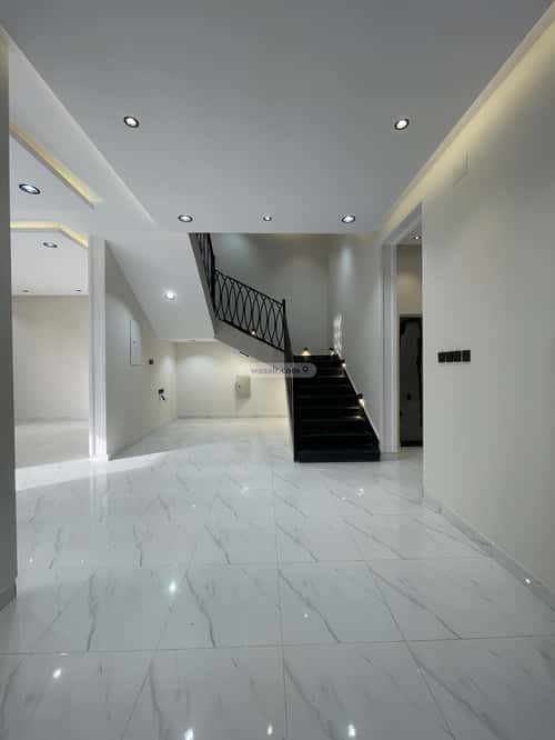 فيلا 300 متر مربع شرقية على شارع 20م التضامن، خميس مشيط