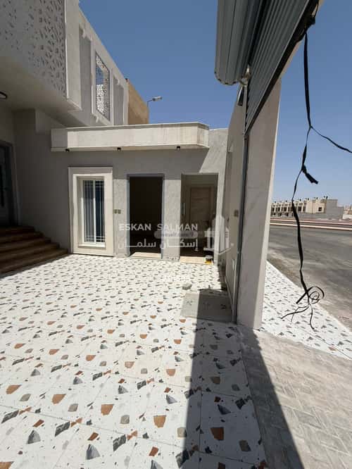 Floor 329.8 SQM with 6 Bedrooms Haya Nabla, Madinah