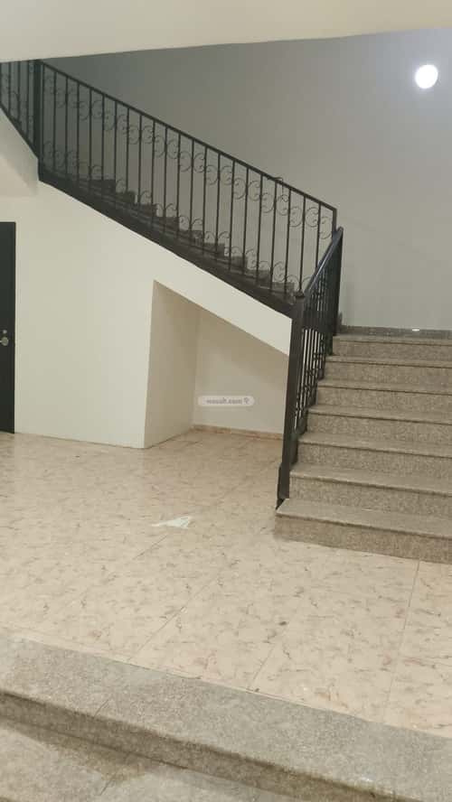 Building 900 SQM Facing West Twaeeq, West Riyadh, Riyadh
