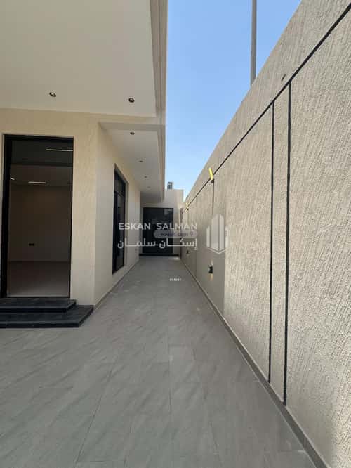 Villa 310.63 SQM Facing North on 15m Width Street Al-Muanisiyah, East Riyadh, Riyadh