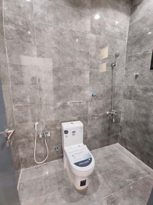 Floor 184.18 SQM with 5 Bedrooms Al-Qadisiyah, East Riyadh, Riyadh