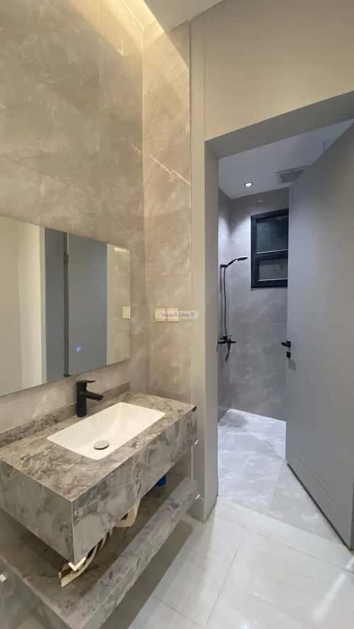 4 bedroom floor in Al Janadriyah