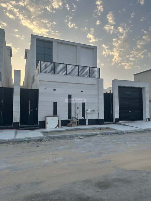 فيلا 437.5 متر مربع شرقية على شارع 20م الشراع، الخبر