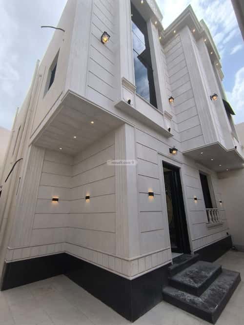 فيلا 353 متر مربع شرقية على شارع 15م الواسط، الطائف