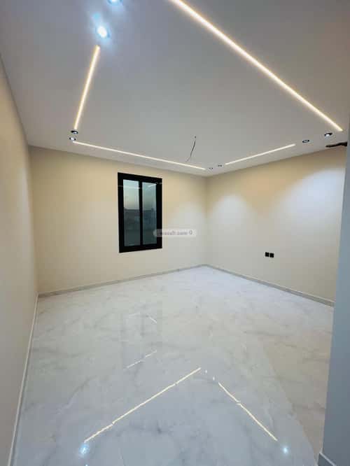 فيلا 323.7 متر مربع شرقية على شارع 15م الرحاب، الطائف