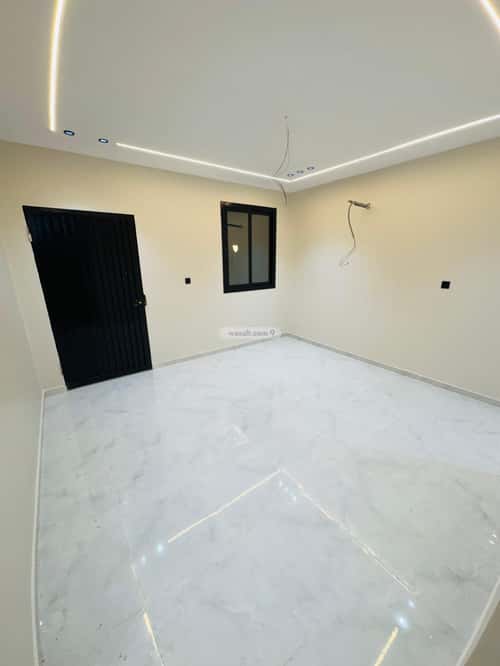 فيلا 323.7 متر مربع شرقية على شارع 15م الرحاب، الطائف