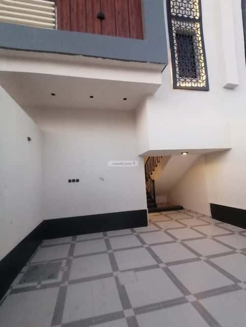 Floor with 4 Bedrooms Haya Nawah, Almuzahimih