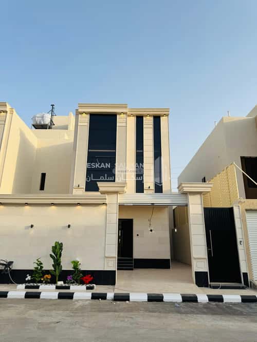 فيلا 332.96 متر مربع شمالية على شارع 15م الرحاب، الطائف