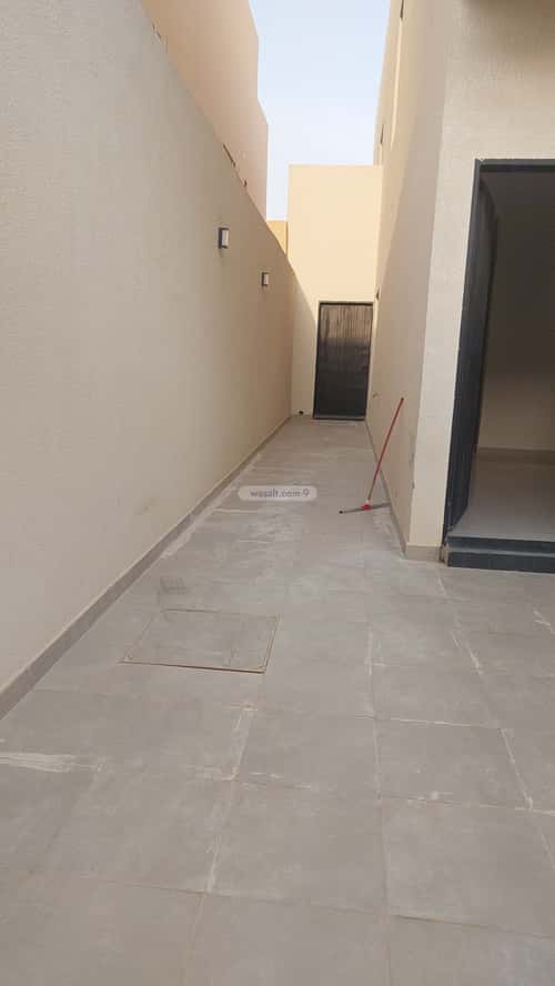 Floor with 5 Bedrooms Twaeeq, West Riyadh, Riyadh