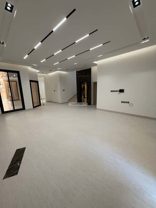 10 bedroom villa in Al Rimal