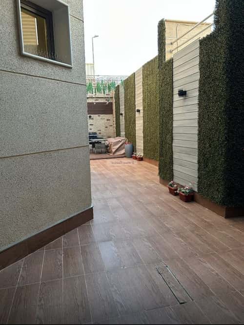 Villa 190.84 SQM Facing North with 5 Bedrooms Hay Al-Ayoun, Madinah