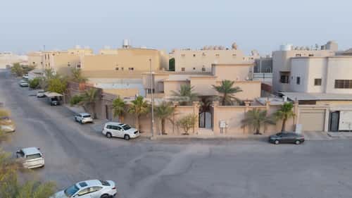Villa 1573 SQM Facing East on 18m Width Street Al Nada, Aldammam