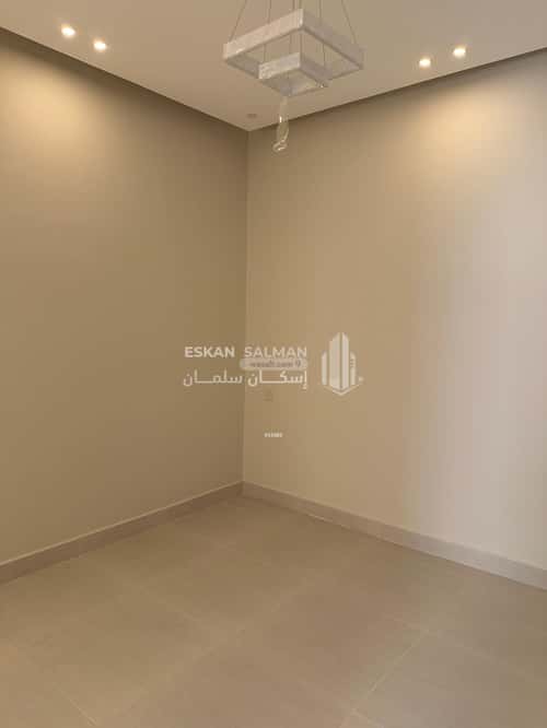 فيلا 250 متر مربع شمالية على شارع 15م النخيل، بريدة