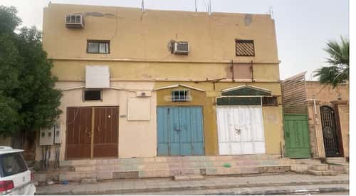 Building 337 SQM with 2 Floors Facing South Al Aziziyah, Hafar Al-Batin