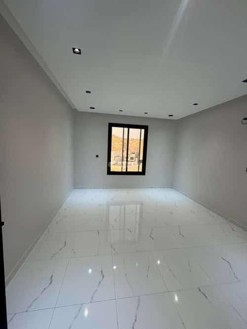 Villa 300 SQM with 2 Apartments Facing East Alokayshia, Makkah Al Mukarramah