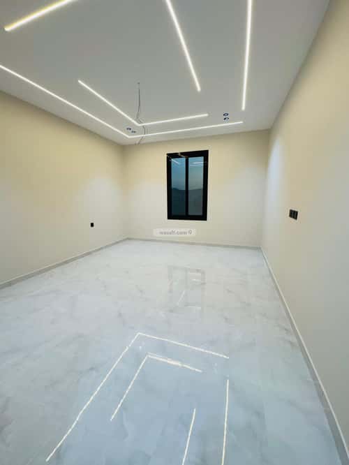 فيلا 323 متر مربع شرقية على شارع 15م الرحاب، الطائف