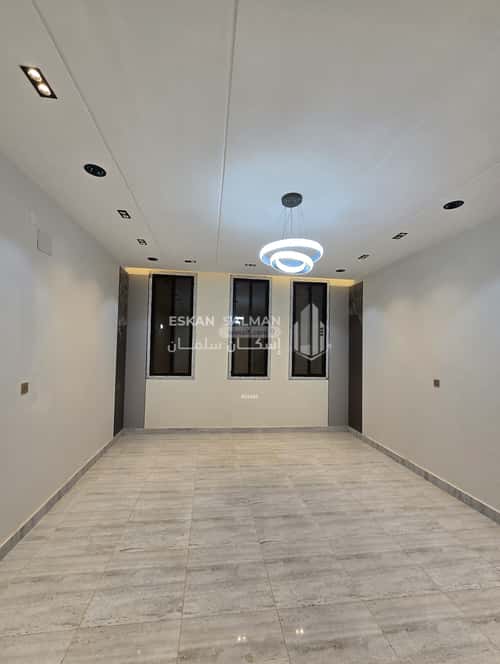 فيلا 300 متر مربع شرقية على شارع 12م المروج، صامطة