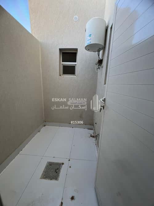 فيلا 325 متر مربع جنوبية غربية على شارع 15م السليمانية، بريدة