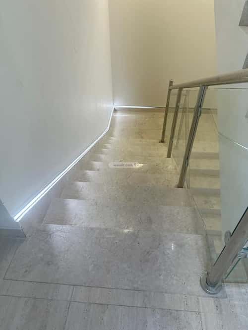 فيلا 8 غرف في ضاحية الملك فهد