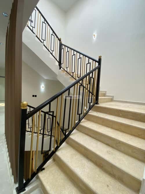 فيلا 369 متر مربع شرقية على شارع 15م السيل الكبير، الطائف