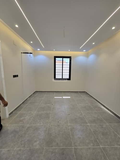 فيلا 370 متر مربع جنوبية على شارع 10م الواسط، الطائف