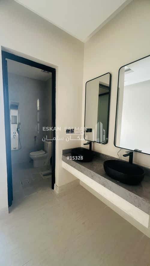 فيلا 8 غرف في ضاحية الملك فهد