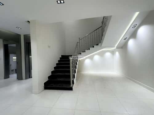 Floor 376 SQM with 8 Bedrooms Al Rawabi, Abha