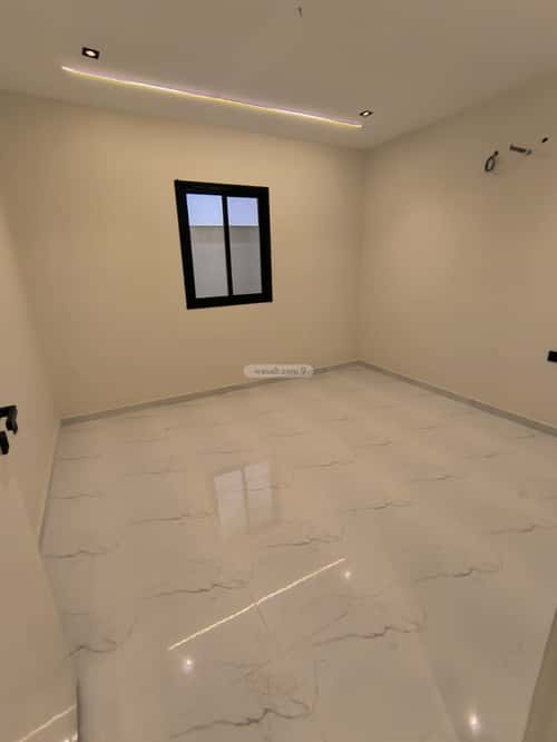 فيلا 338 متر مربع شرقية على شارع 20م الواسط، الطائف