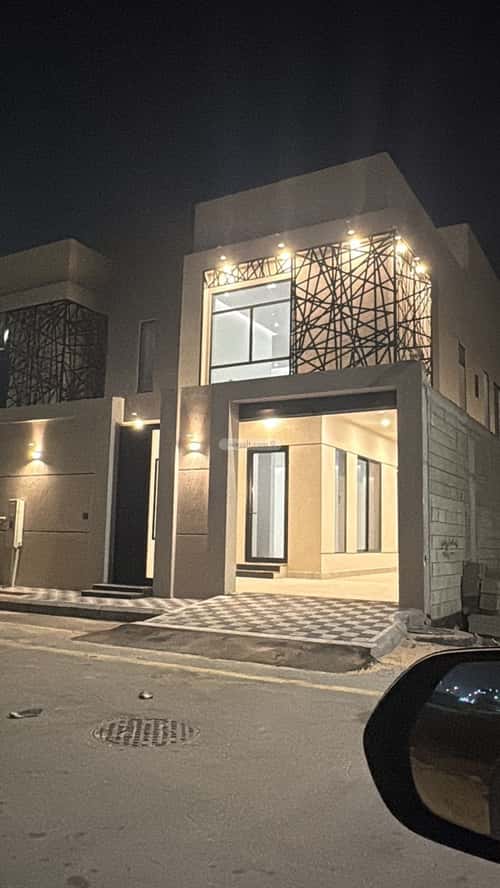 فيلا 300 متر مربع جنوبية على شارع 18م الحسام، الدمام