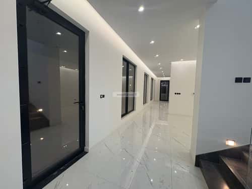 فيلا 300 متر مربع جنوبية على شارع 18م الحسام، الدمام