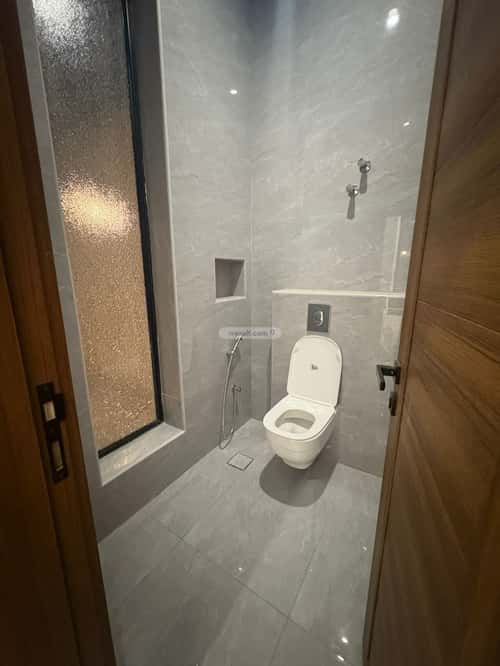 فيلا 300 متر مربع جنوبية على شارع 18م الحسام، الدمام