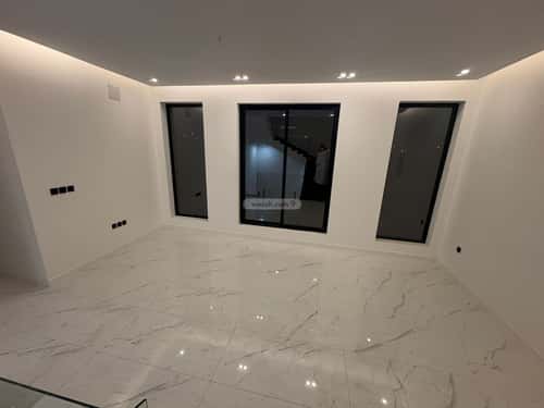 فيلا 300 متر مربع جنوبية على شارع 18م الحسام، الدمام