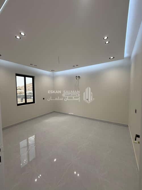 Villa 308.98 SQM Facing 3 Streets on 10m Width Street Gourana, Makkah Al Mukarramah