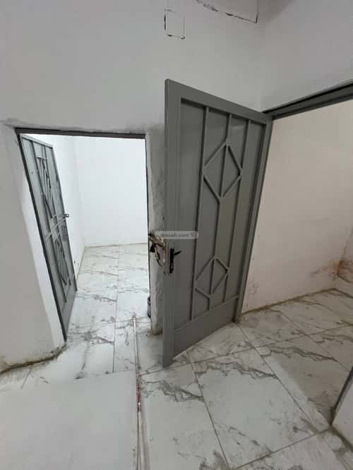 عمارة 107.35 متر مربع واجهة غربية العود، وسط الرياض، الرياض