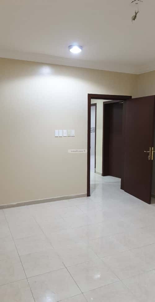 عمارة 500 متر مربع واجهة شرقية بدورين ضاحية الملك فهد، الدمام