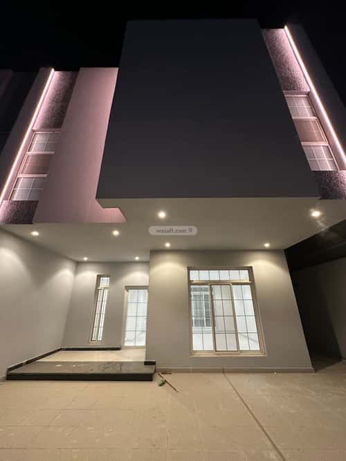 فيلا 300 متر مربع شرقية على شارع 18م المنار، الدمام