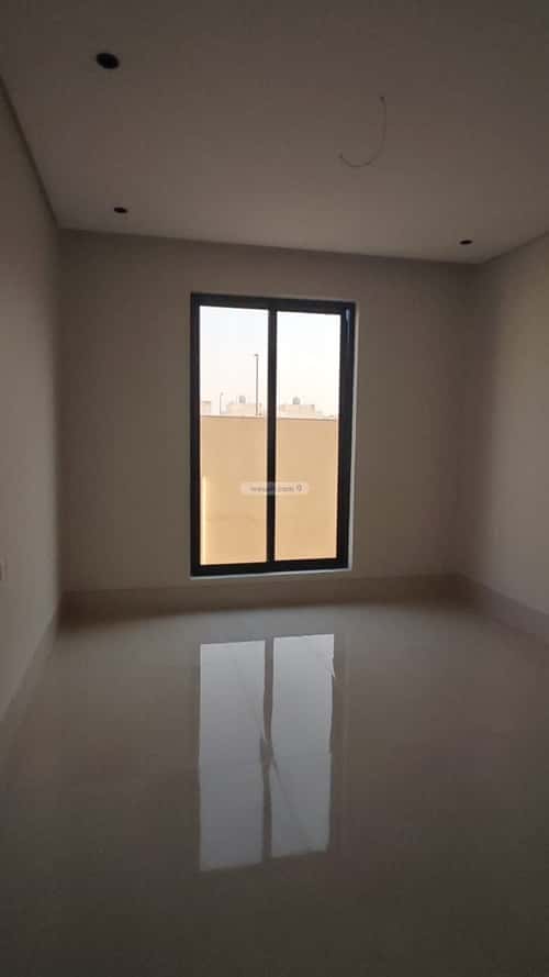 فيلا 250 متر مربع شمالية على شارع 20م ضاحية الملك فهد، الدمام