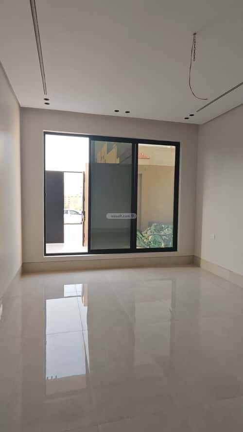 فيلا 250 متر مربع شمالية على شارع 20م ضاحية الملك فهد، الدمام