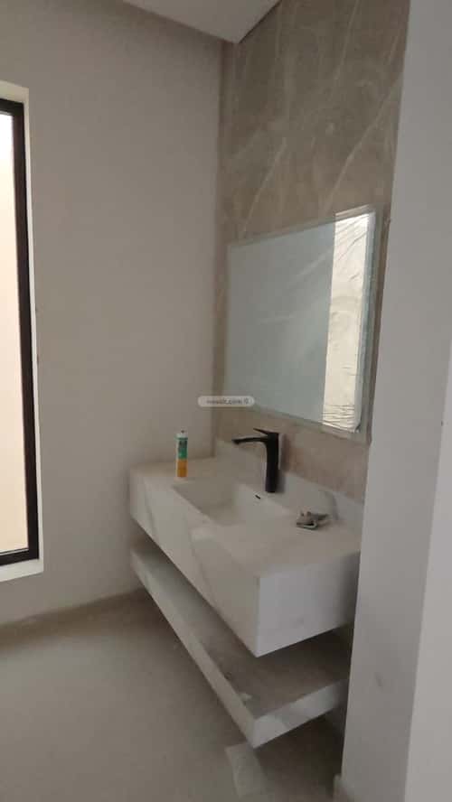 فيلا 262.5 متر مربع شرقية على شارع 20م ضاحية الملك فهد، الدمام