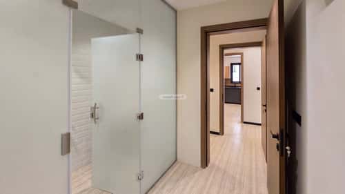 Semi-Furnished Floor with 3 Bedrooms King Abdullah, Central Riyadh, Riyadh
