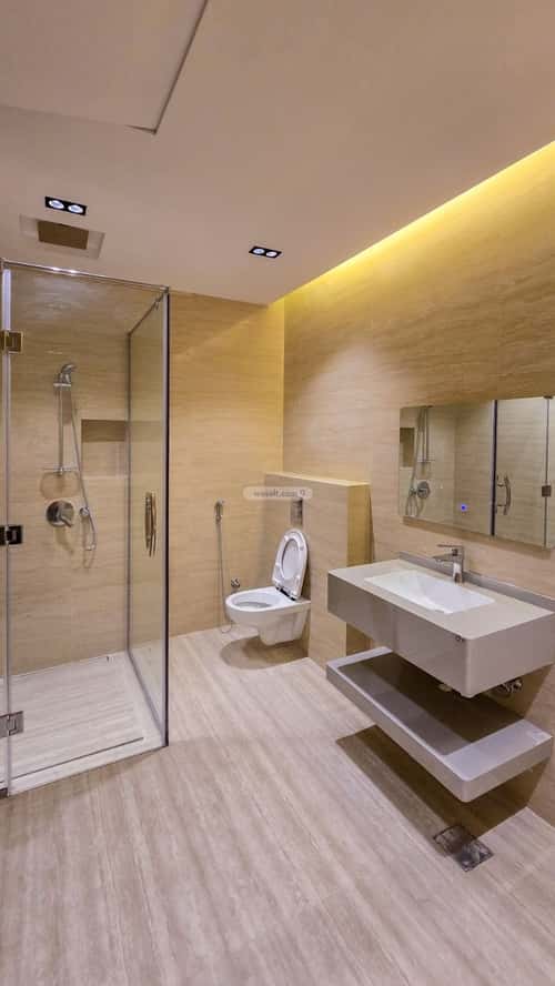 Semi-Furnished Floor with 3 Bedrooms King Abdullah, Central Riyadh, Riyadh