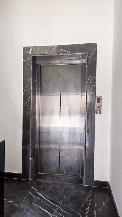 دور نصف مفروشة ب 3 غرف الملك عبدالله، وسط الرياض، الرياض