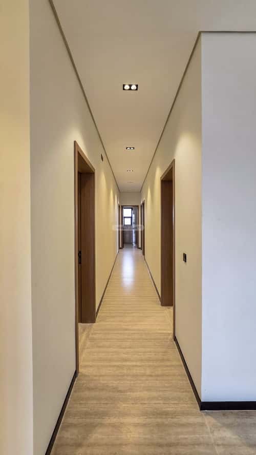 Semi-Furnished Floor with 3 Bedrooms King Abdullah, Central Riyadh, Riyadh