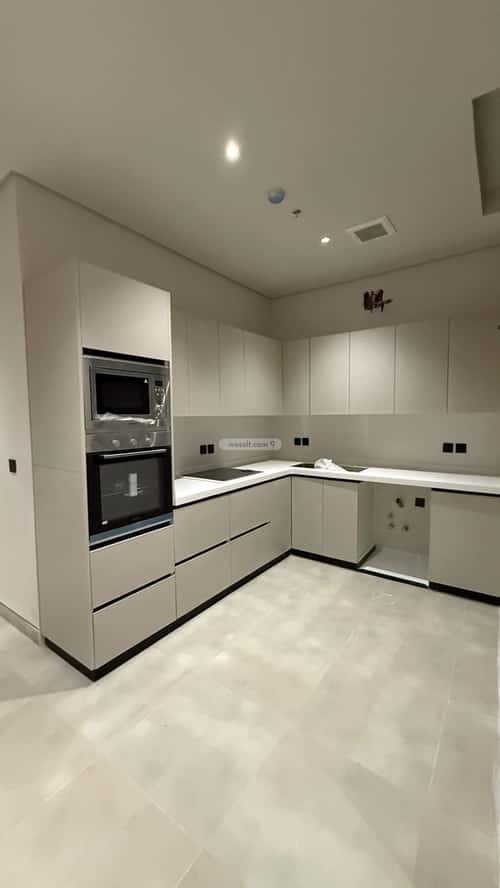 شقة 4 غرف في العارض