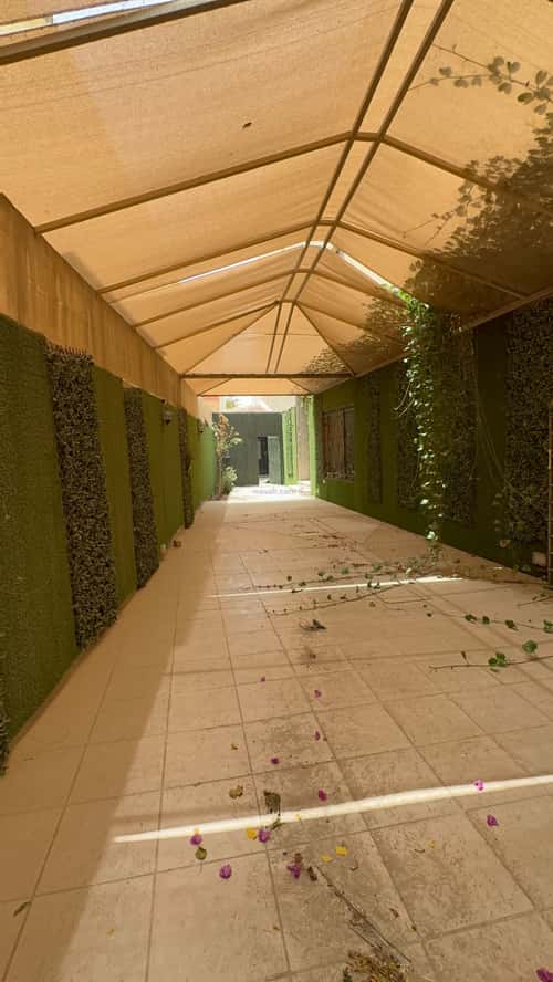 فيلا 485.83 متر مربع شرقية على شارع 15م النزهة، الدمام