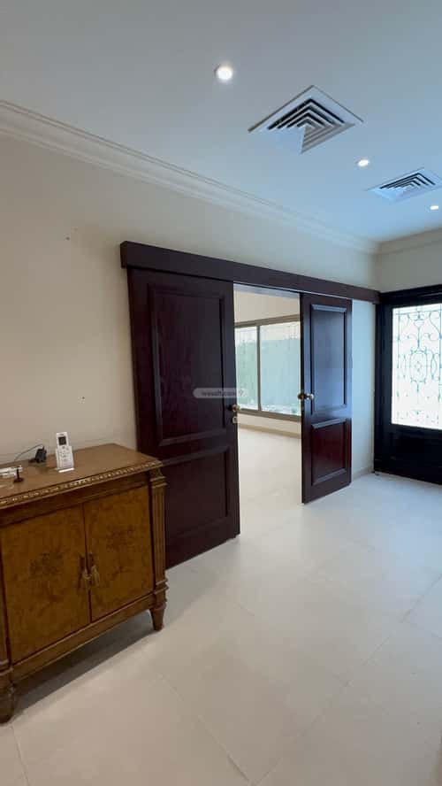 فيلا 485.83 متر مربع شرقية على شارع 15م النزهة، الدمام