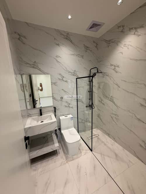 فيلا 250 متر مربع شمالية على شارع 20م الصواري، شمال جدة، جدة